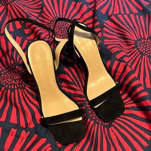 Ann Taylor strappy heeled sandal size 6